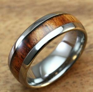 Mens' tungsten silver ring with KOA wood inlay.